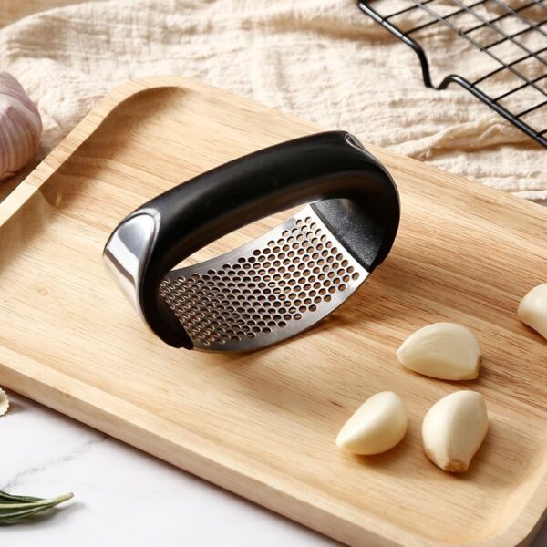 Anual Stainless Steel Garlic Press Manual Garlic Mincer Chopping Garlic Tools Curve Fruit Vegetable Tools Kitchen Gadgets Garlic Press Rocker Stainsteel Garlic Crusher Black Peeler And Metal Scraper - Image 6